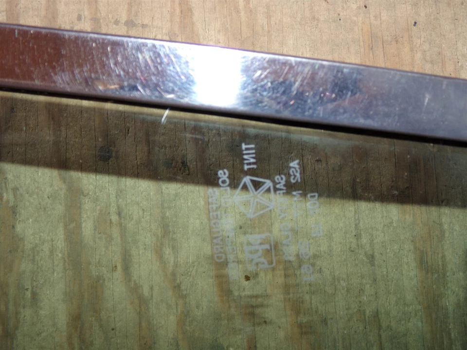 Plymouth Barracuda 1971 cuarto de vidrio ventana derecha OEM tintado 3499646 1970 72 73 74 Foto 2 de 4