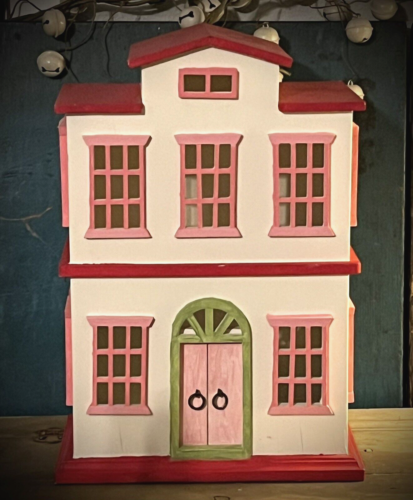"Casa de muñecas de madera navideña brillante y festiva Grubby primitiva 16" - Imagen 1 de 23