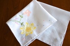 VINTAGE HANKY MADEIRA EMBROIDERED APPLIQUE WORK FLORALS HAND ROLLED HEMMED