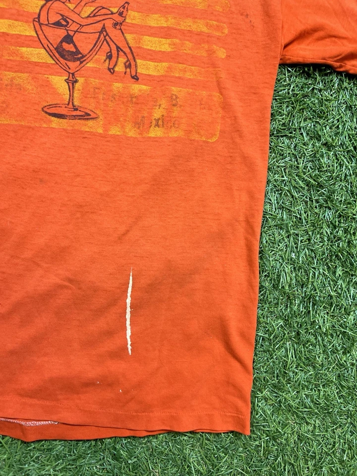 Vintage 80's Hussong's Cantina Cocktail Babe Ensenada T-Shirt Men's L Distressed - Image 4 of 4