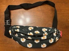 Tinyat Daisy Fanny Pack
