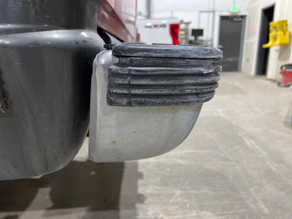 1992 - 1999 Chevy Suburban 2500 Chrome Rear Step Bumper - Изображение 2 из 4