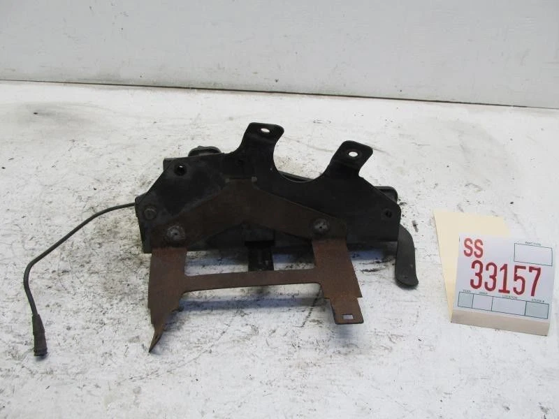 Depósito de control de velocidad de crucero 300M 1999 2004 Chrysler soporte de montaje de tanque OEM Foto 2 de 4