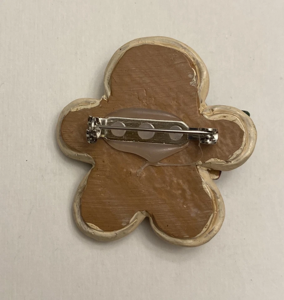 Broche prendedor de Navidad Smiling Yummy Looking 1 3/4” resina pan de jengibre hombre, bronceado Foto 2 de 4