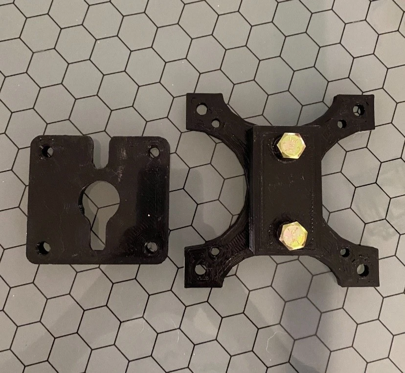 Soporte de TV para cámper para montaje temporal de TV en el exterior de la caravana. Foto 3 de 3