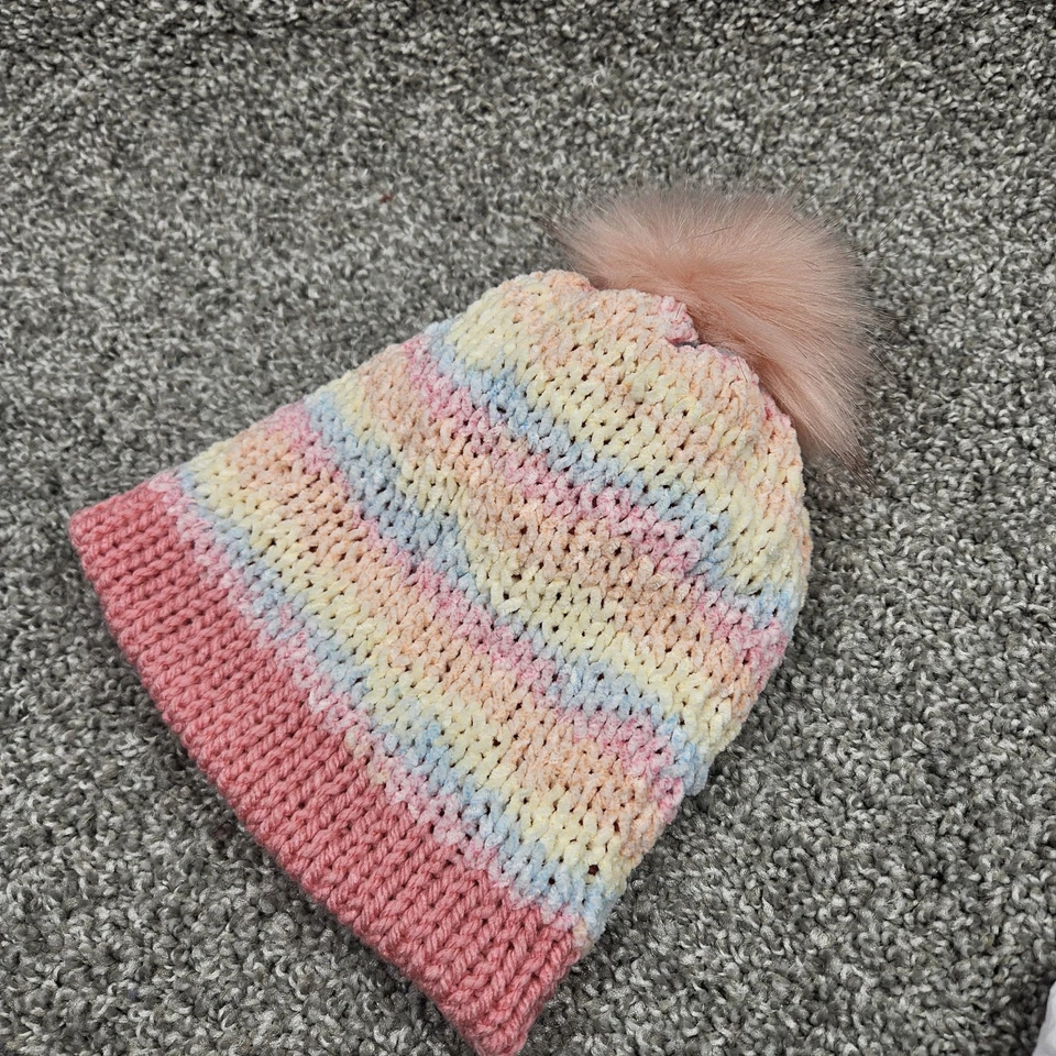 Gorro Tejido Hecho a Mano Toque Tobogán Talla 12-24 Meses Pastel/Rosa Suave Pom Foto 2 de 4