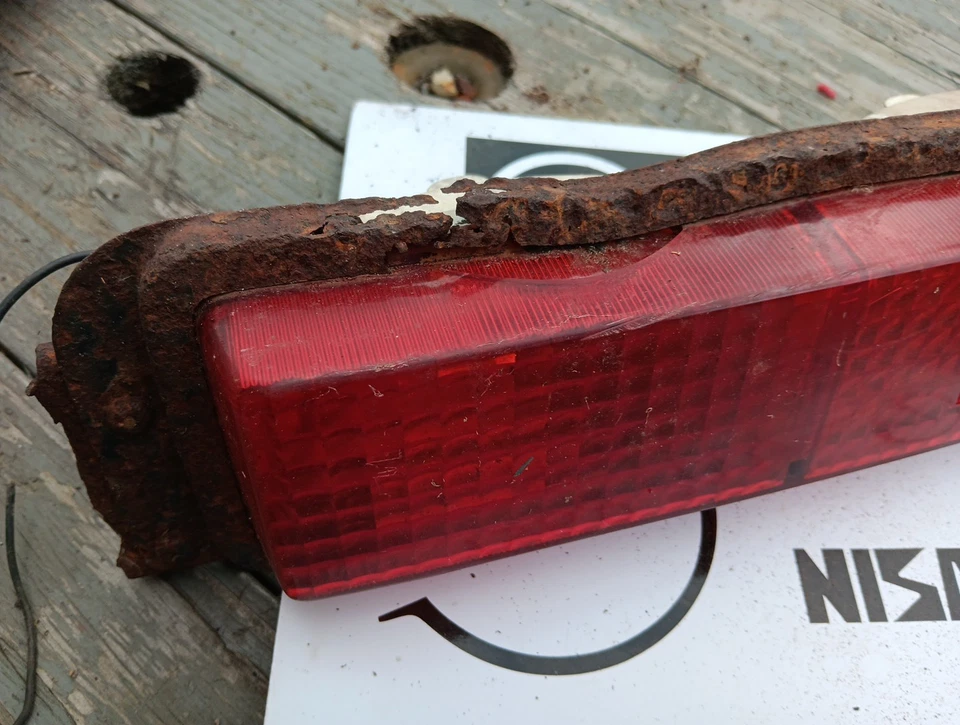 Par de luces traseras para camioneta Datsun 520 521 1968-1972 OEM dañadas Foto 3 de 4