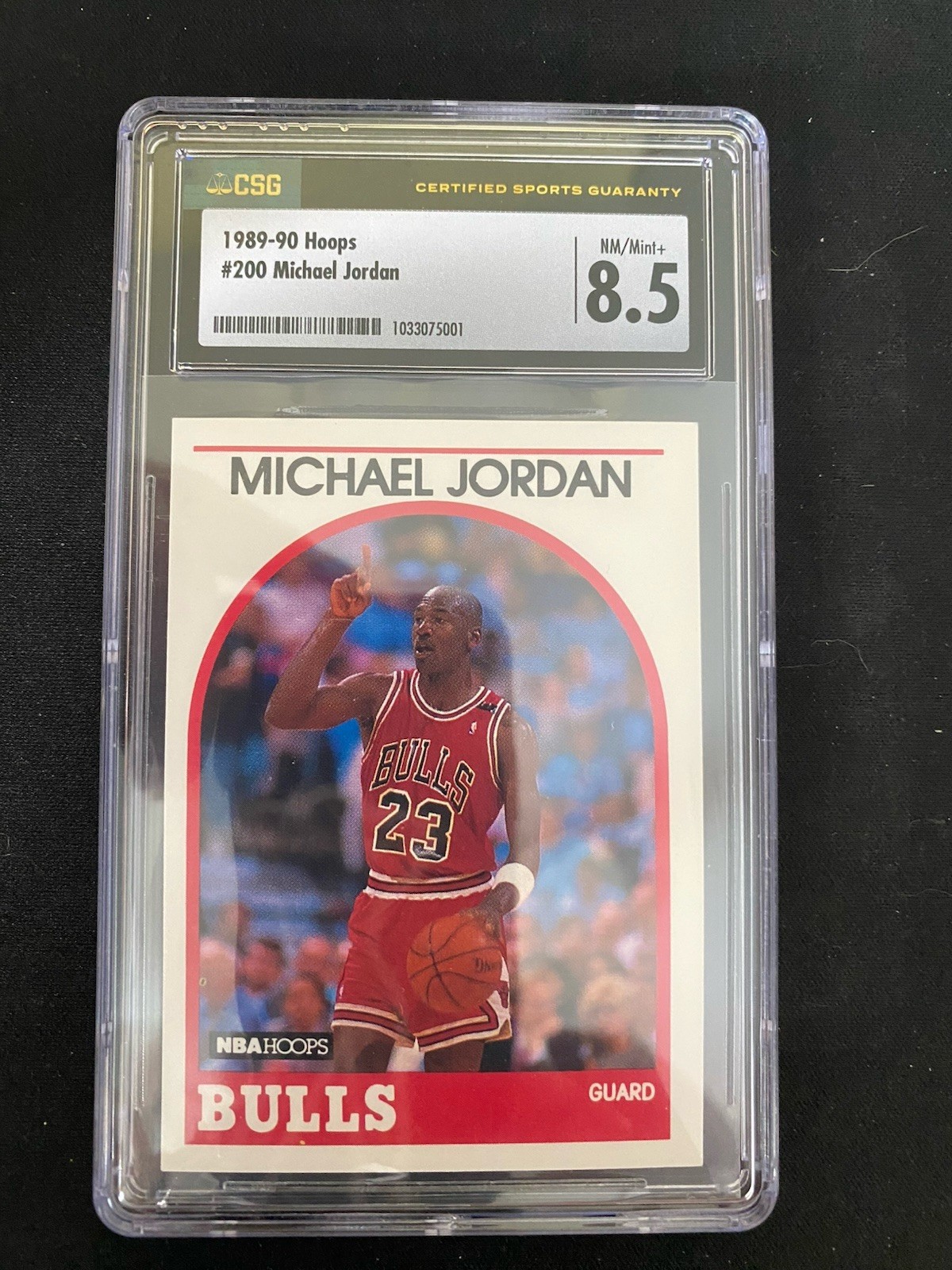 1989-90 NBA Hoops - Michael Jordan #200 🐂 Bulls 🐂 Graded 8.5