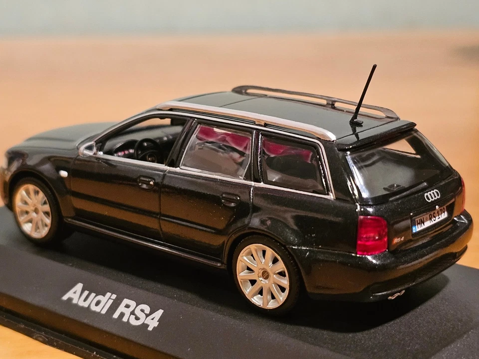 AUDI BREAK RS 4 - MINICHAMPS 1/43 - Photo 4/4