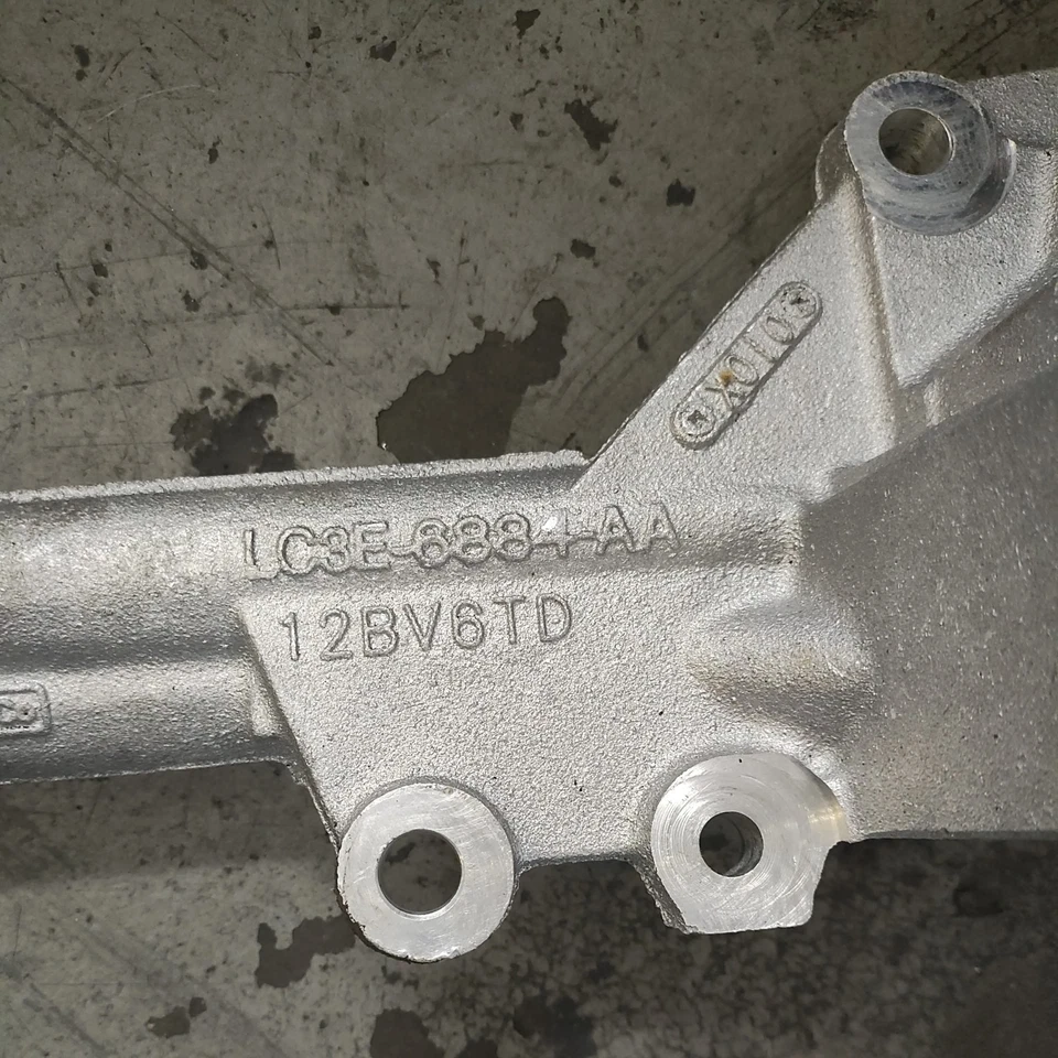 Carcasa de filtro de aceite de motor nueva para Ford F-250 Super Duty 11-16 6.2 LC3E6884AA  Foto 3 de 4