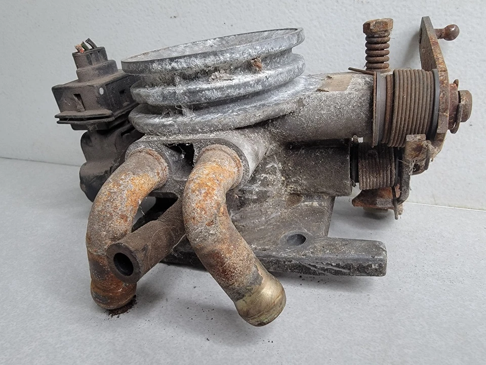 Ford Bronco II 1986-90 2,9 L V6 carrocería del acelerador control de admisión de aire OEM resorte débil Foto 4 de 4