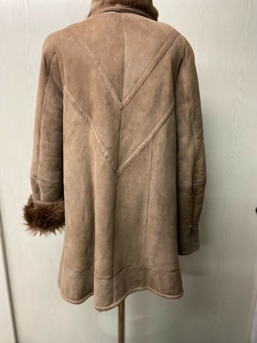 Women's Vintage 90's shearling coat | Women's swing style winter coat - Picture 4 of 11