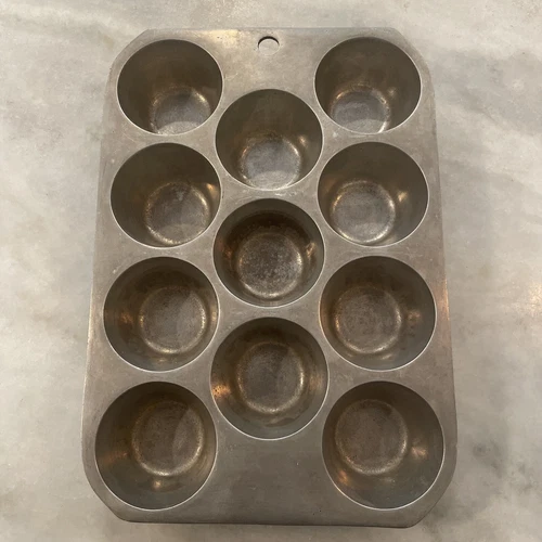 Vintage Griswold No 010 Cast Aluminum Muffin Pan Erie Rare Not Cast Iron Rare 👀