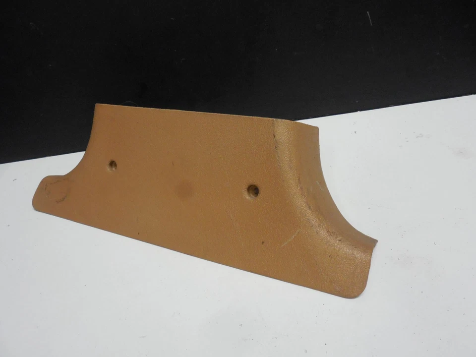 Cubierta inferior pilar B inferior izquierda 2016920122 84-93 Mercedes Benz W201 190D 190E Foto 2 de 4