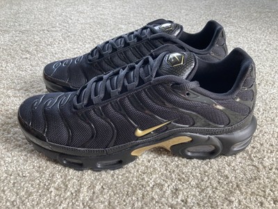air max plus tn black metallic gold