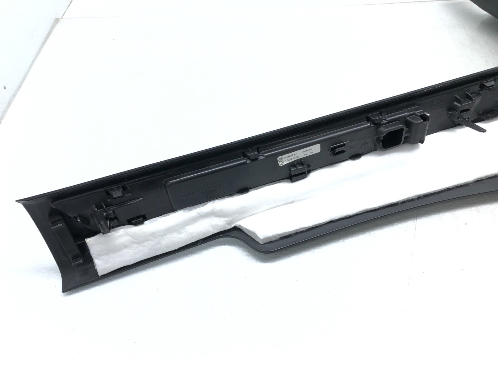 2017-2024 MASERATI LEVANTE S RIGHT PASS FRONT DOOR SILL SCUFF PLATE PANEL OEM