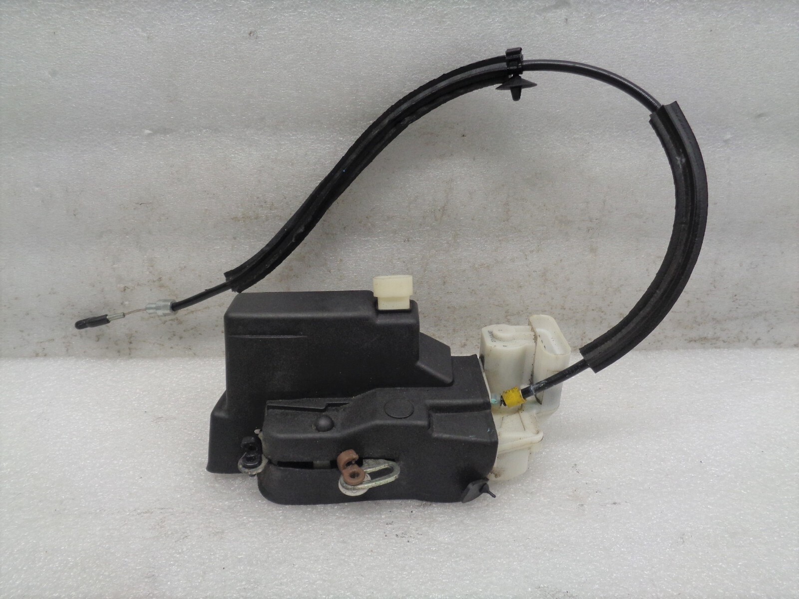 04-08 Maserati Quattroporte Front Right Door Lock Latch Actuator OEM AK2209256