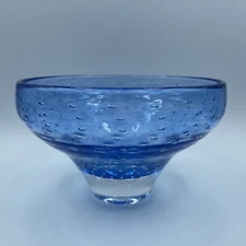 WHEATON VILLAGE NJ ART GLASS CONTROLLED BUBBLE BLUE GLASS BOWL 2002 SIGNED