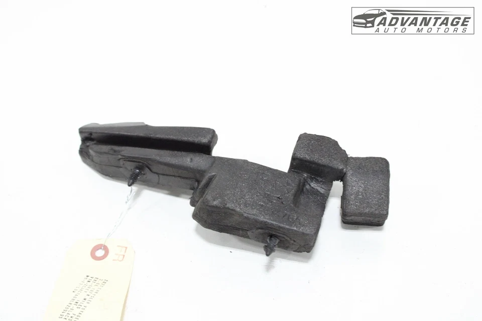 Chrysler Voyager 2020-2024 guardabarros lateral del pasajero delantero almohadilla aislante espuma OEM Foto 2 de 4