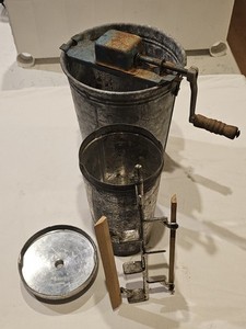 Vintage 1940s Hand Crank 2 Quart Galvanized Metal Ice Cream Maker