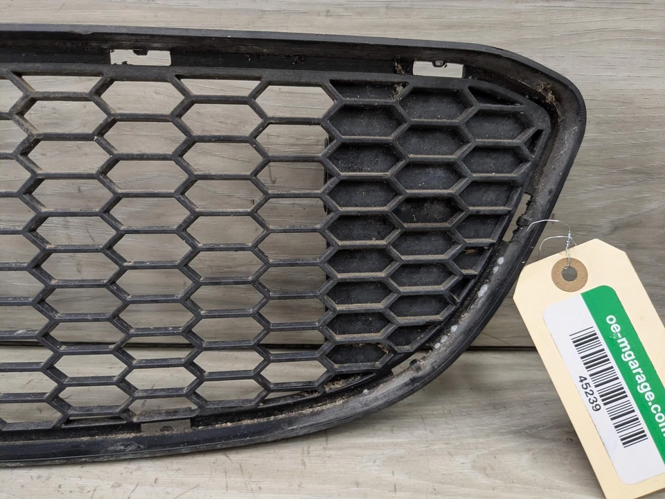 08-13 OEM BMW E82 E88 128i 135i M SPORT parachoques delantero rejilla central inferior Foto 4 de 4