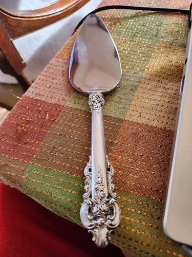 Grande Baroque by Wallace Sterling Silver old style Pie  Cake Server 10.5"