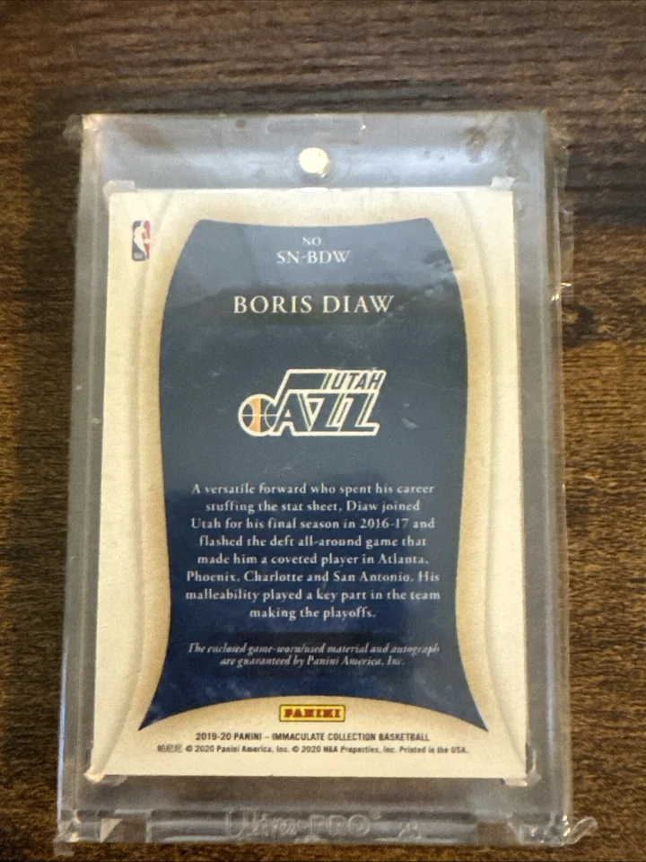 Zapatilla deportiva Immaculate Game 2019-20 usada Swatch Signatures roja automática/25 Boris Diaw Foto 2 de 2