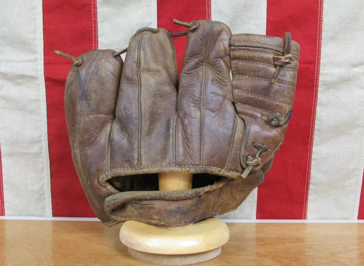 3 finger hot sale baseball glove