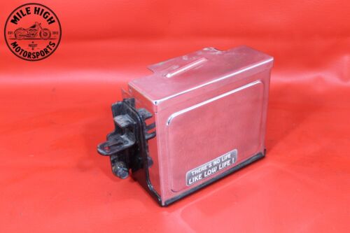 2004 HARLEY-DAVIDSON FXDL DYNA LOW RIDER BATTERY TRAY BOX HOLDER COVER ASSEMBLY
