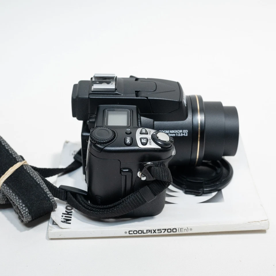Nikon Coolpix 5700 Digital Camera - For Parts or Repair! Sensor/Screen Glitches - Image 4 of 4