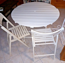 Table et chaises de jardin pliantes. Bois laqué année 50/60