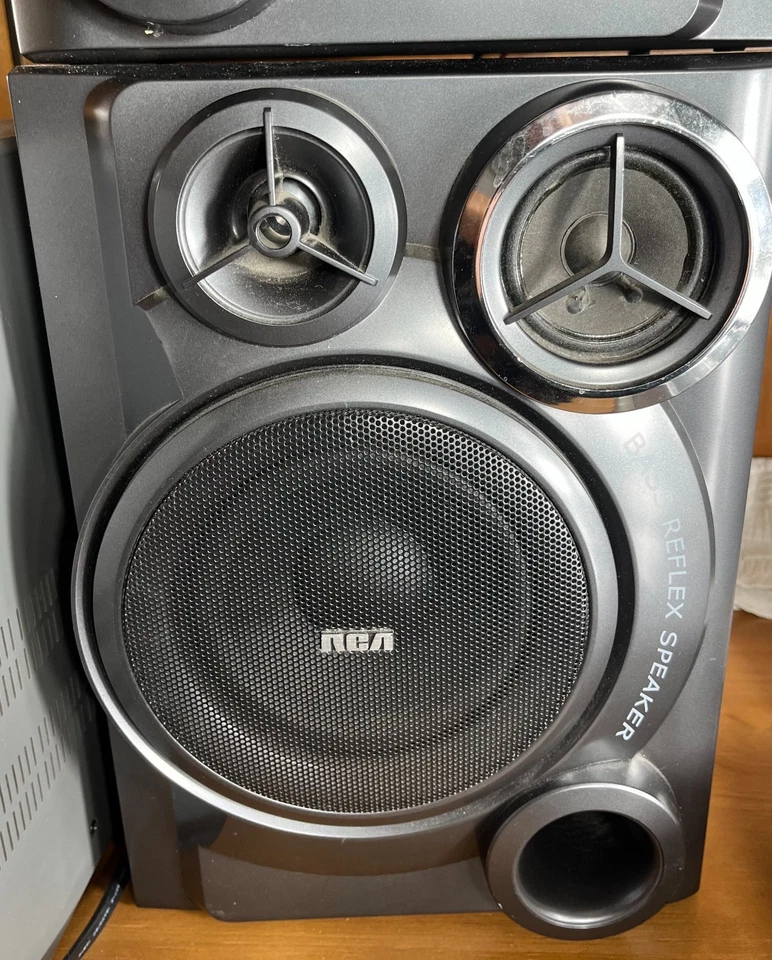 RCA 5 CD/Disk MP3 AM/FM Stereo System Model RS2652C - Works Great - LOUD - Image 4 of 4