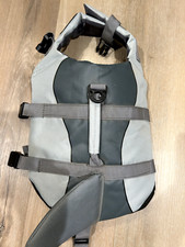 Dog life vest with shark fin . M size. Fits d...