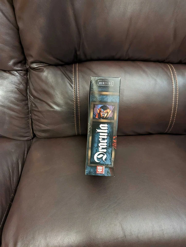 New TRANSFORMERS COLLABORATIVE UNIVERSAL MONSTERS DRACULA MASH-UP,DRACULUS - Image 3 of 4