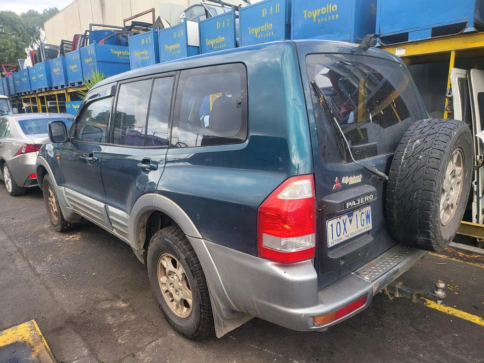 Mitsubishi Pajero Right Rear 1/4 Glass NM 05/2000-09/2006 - image 4 of 4