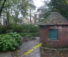 Photo 12x8 Watch hut on the New River Walk Islington/TQ3184 The New River c2014