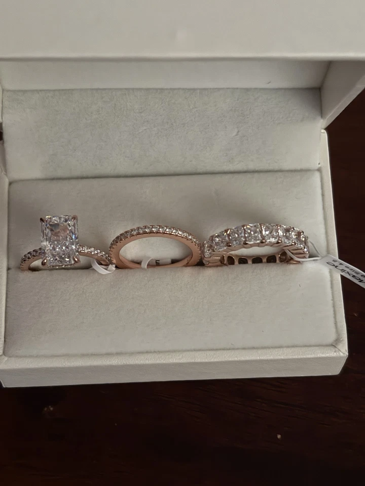 Maxine 3 Piece Rose Gold Travel Wedding Ring Jewelry Set NIB Gift Box size 4.5 - Imagem 2 de 4