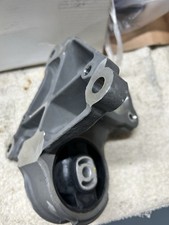 Engine Mounting Peugeot support bracket ( new)