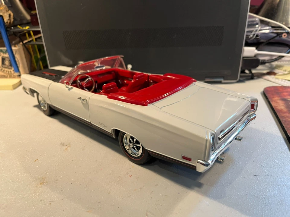 ERTL American Muscle Blanco 1/18 1969 Plymouth HEMI GTX Diecast Coche-Coche solamente Foto 3 de 4
