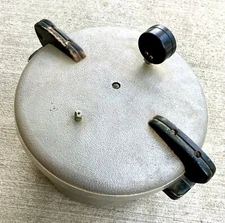 VINTAGE GUARDIAN SERVICE WARE PRESSURE COOKER/CANNER ALUMINUM  WITH RACK