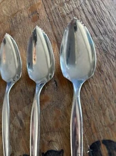 Set Of 5 Wm Rogers Mfg. Co. Stainless Steel Serrated Grapefruit Spoons