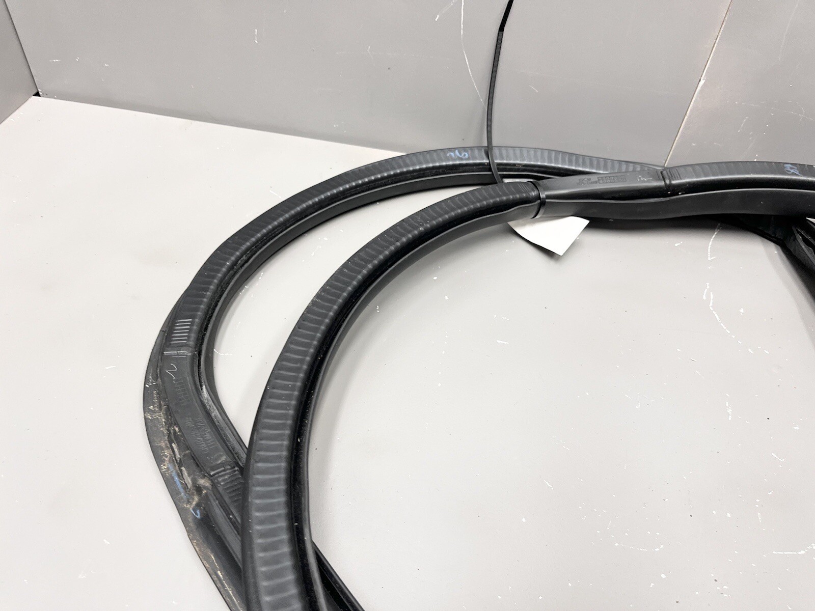 ⭐️2017-2020 MASERATI LEVANTE REAR RIGHT SIDE DOOR BODY WEATHERSTRIP SEAL OEM
