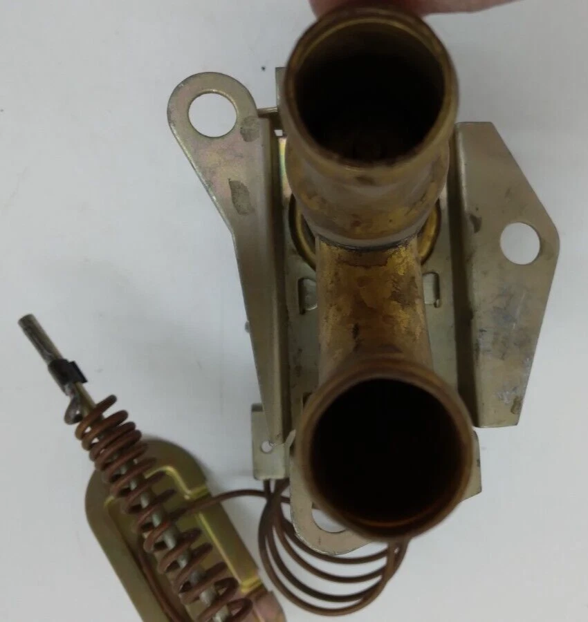 Válvula de control del calentador de temperatura de aire acondicionado Chrysler 1965-1968 con soporte 2521672 NOS. Foto 3 de 4