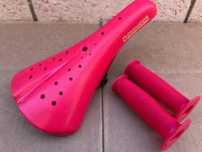 Viscount Dominator "Old School Bmx" Hard Shell RED Seat with Grips GT DYNO