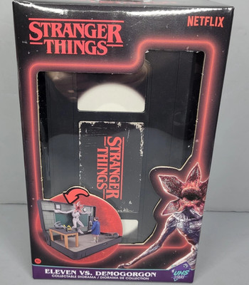 STRANGER THINGS Netflix  Eleven vs Demogorgon Collectible Diorama VHS NEW