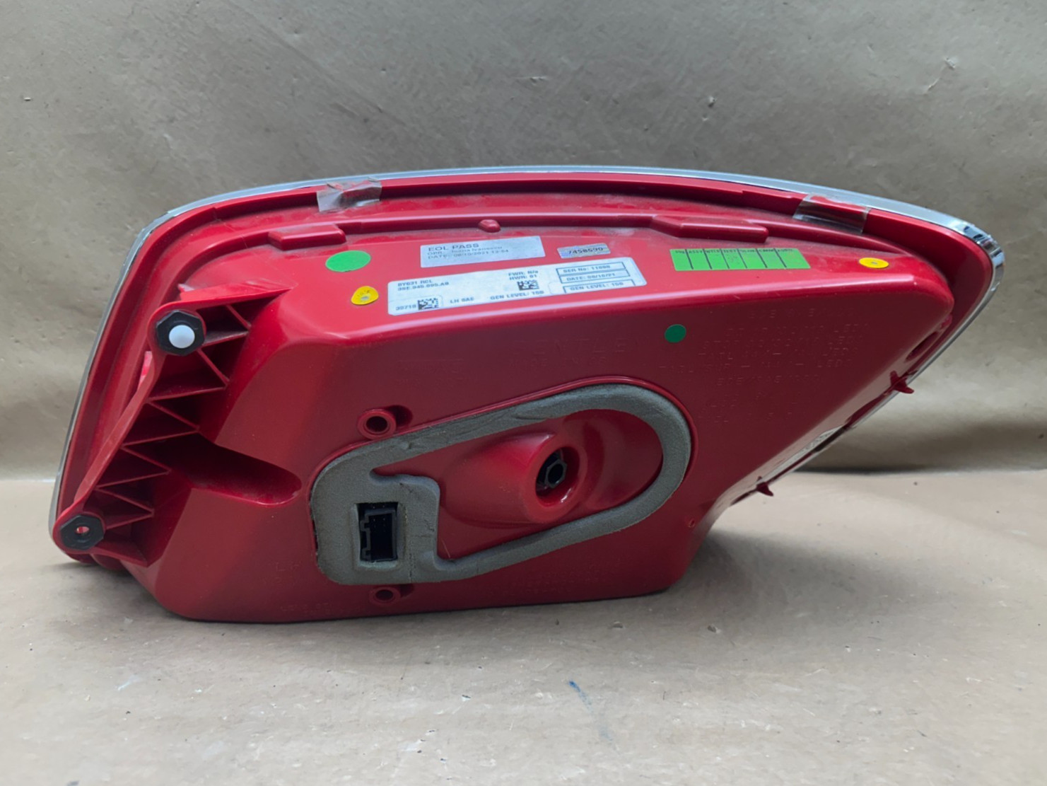 2020-2022 BENTLEY FLYING SPUR LEFT DRIVER TAIL LIGHT LED CHROME OEM 3SE945095AB