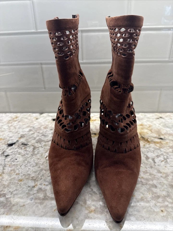 Hermosas botas al tobillo de gamuza corte láser Manolo Blahnik para mujer talla 39,5 Foto 3 de 4