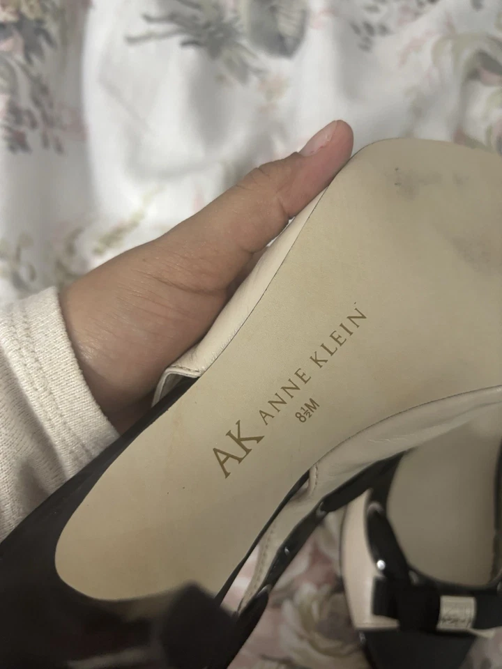 Anne Klein Women's White Heels with Black Ribbon And Bow - Image 4 of 4