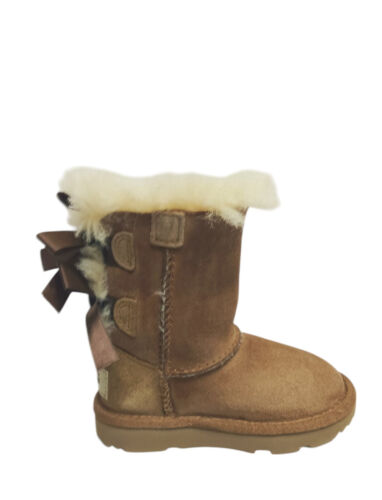 Botas UGG para niñas pequeñas talla 6 con lazos Bailey y piel de lana marrón gamuza - Imagen 5 de 13
