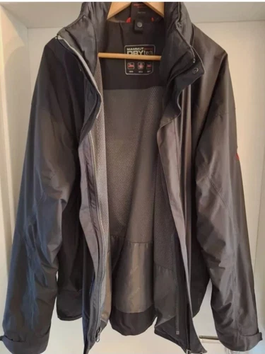 MAMMUT Regenjacke; Hardshell Jacke Gr L - Dry Tech - schwarz - mit Zipp in - wow